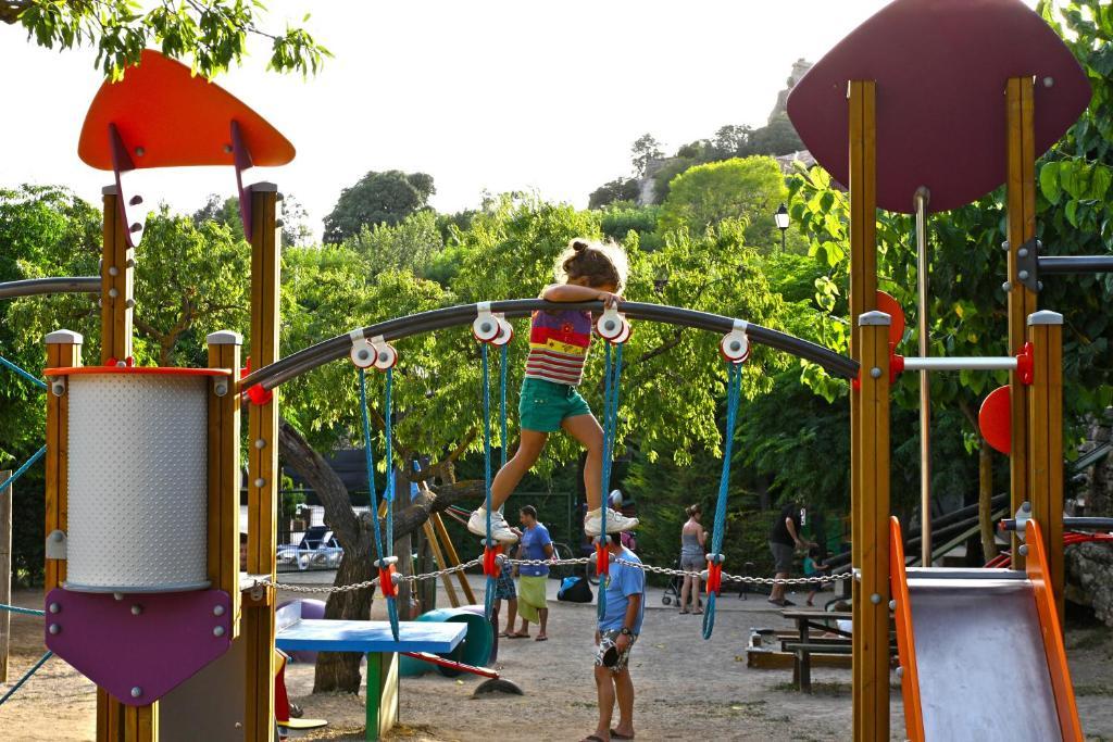 Camping Bungalow Serra De Prades Resort Vilanova de Prades Esterno foto